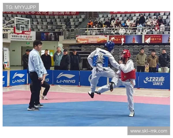 老运动员带伤坚持比赛，诠释百折不屈的跆拳道精神。