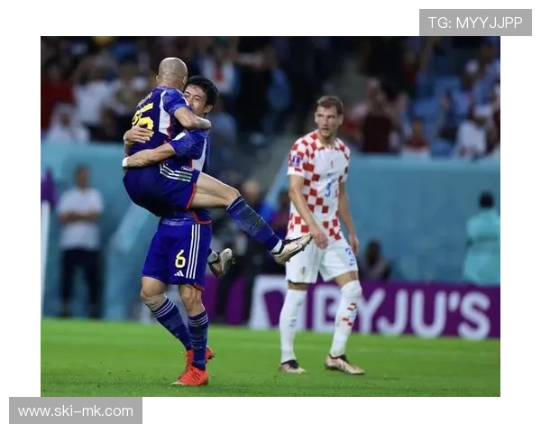 莱切球迷全场高歌助威，激励球队逼平强敌