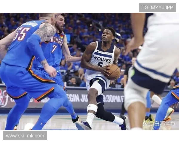 霍姆格伦换防能力支撑雷霆防守,年轻核心构建均衡体系 霍姆格伦换防能力支撑雷霆防守,年轻核心构建均衡体系